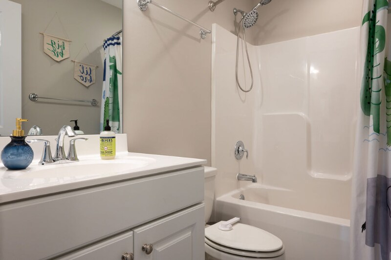 Building Photo - 1054 Old Trail Dr