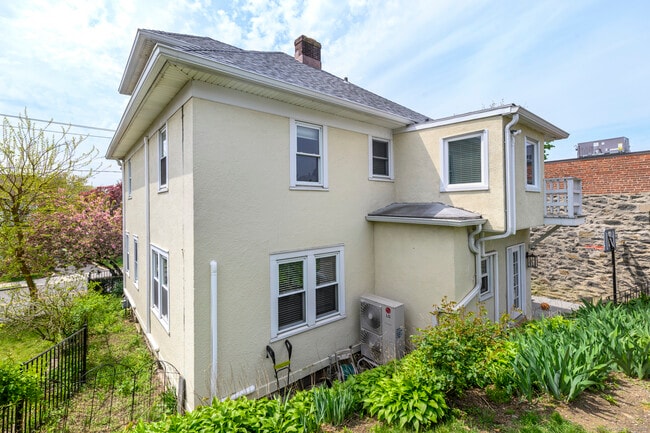 Building Photo - 291 Delavan Ave