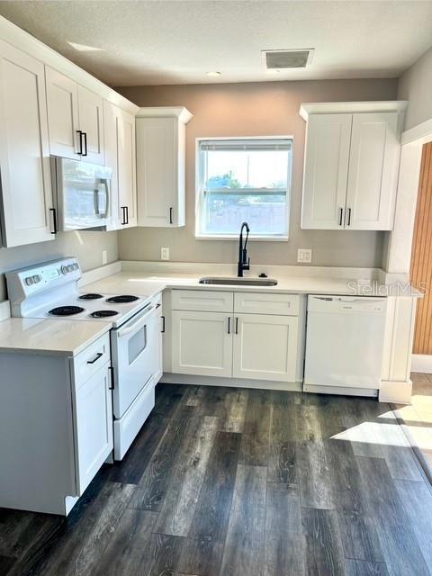 Building Photo - 3102 E 7th Ave