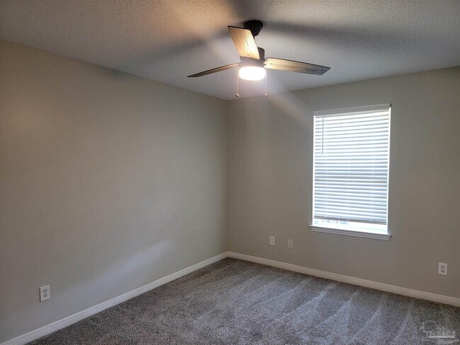 Building Photo - 4878 Pineview Ridge Rd