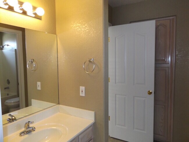 Building Photo - 2895 Ranchero Dr