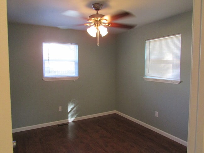 Building Photo - 2 Bed 1 Bath House