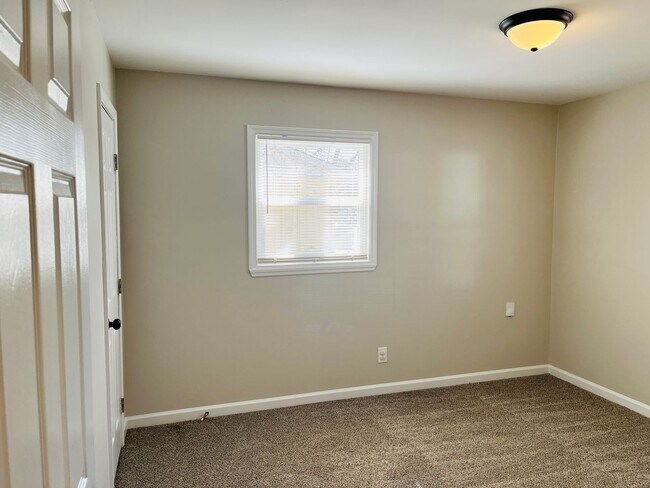 Building Photo - Wow! Check out this charming 3-bedroom, 1....