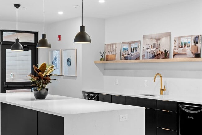Building Photo - ONE25: Pet-Friendly 1-Bed with Balcony, Do...