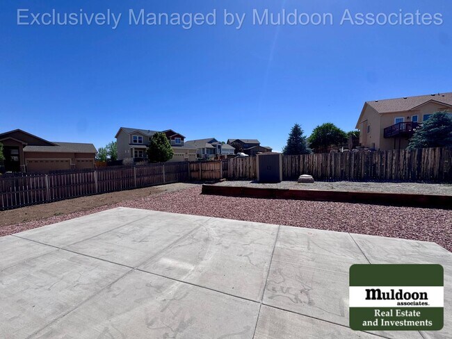 Building Photo - Spacious 5 Bedroom, 3.5 Bath Home with 3-Car Garage, and Pet-Friendly Living in 80925!