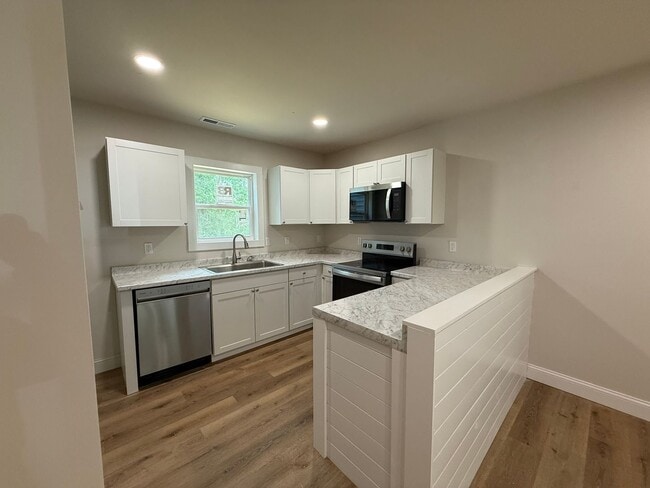 Building Photo - Modern Comfort & Convenient Living