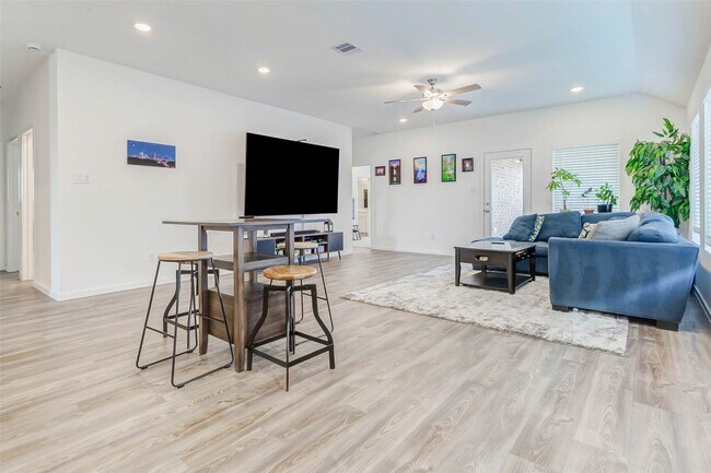 Building Photo - 27210 Woodridge Gln Dr