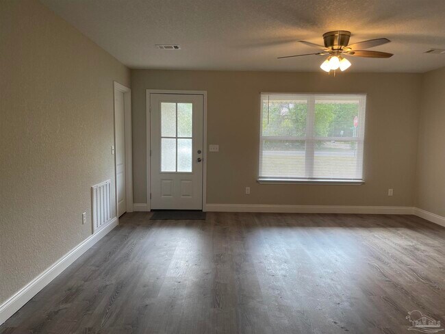 Building Photo - 6868 Branding Iron Ln