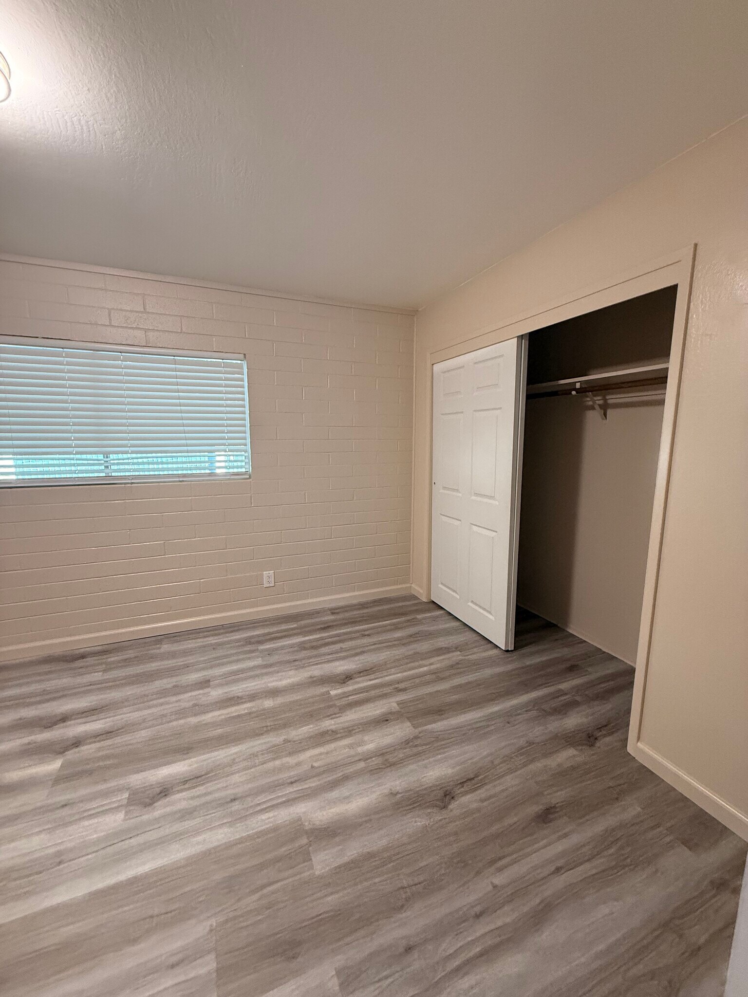 Building Photo - 1332 Thompson Ave