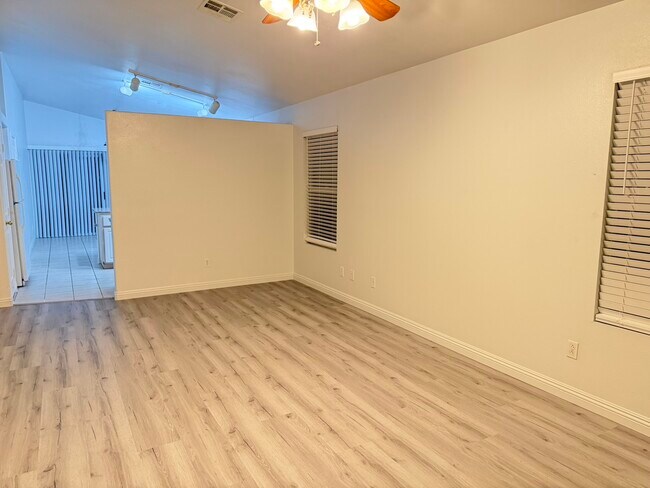 Building Photo - 5817 Lenapee Ct