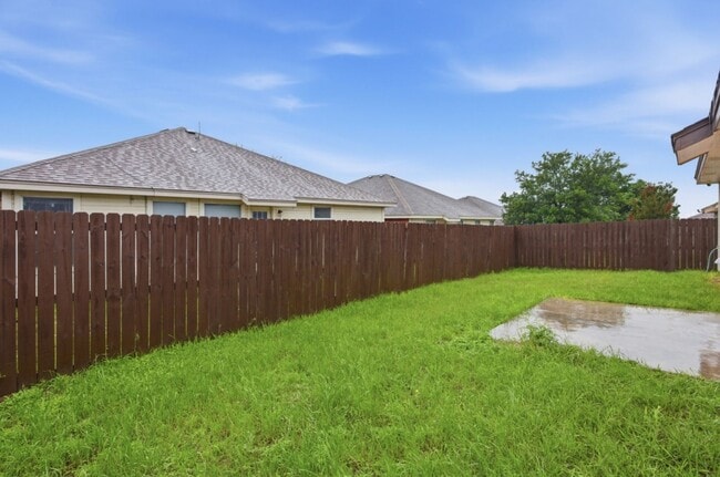 Building Photo - Beautiful 3BD Home on Corner Lot with Fenced Yard & 2-Car Garage in Sonterra