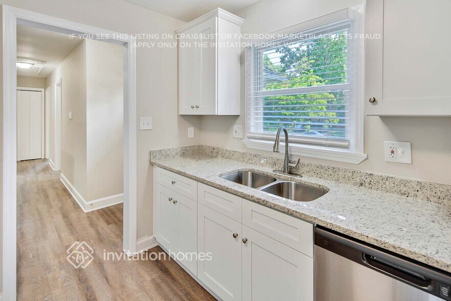 Building Photo - 5009 Brooktree Dr