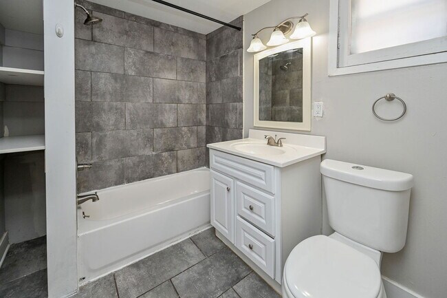 Building Photo - 2317 Stratford Ave