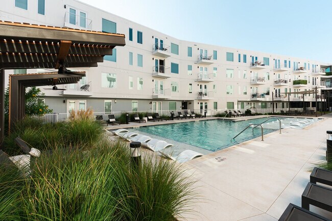 Building Photo - 5820 1/2 Cameron Road-SI FL1-ID1303397P