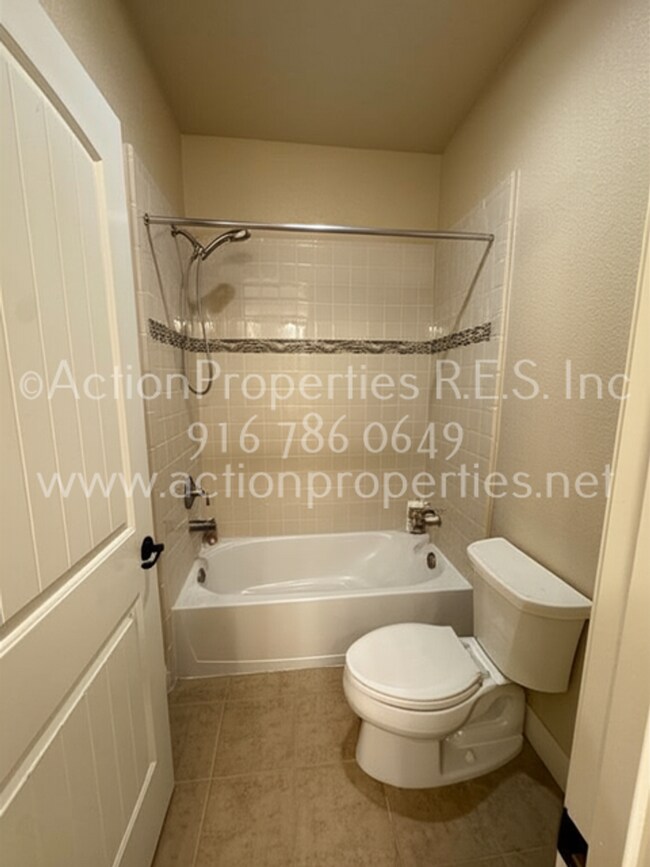 Building Photo - Gated Penryn Patio 2 Story Home, 3 Bedroom...