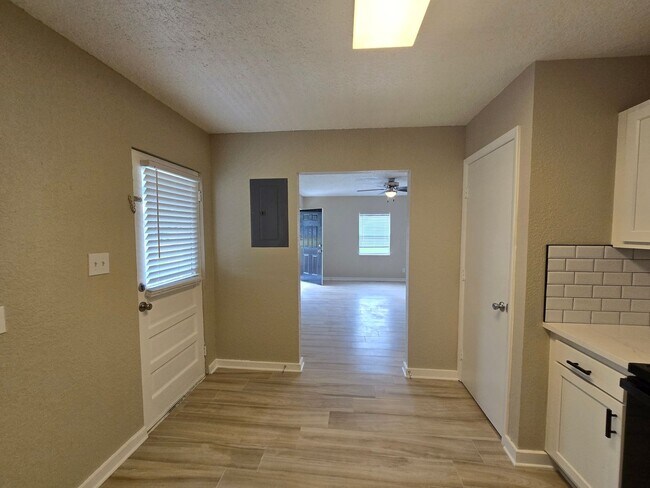 Building Photo - Rent Ready- Westside Duplex