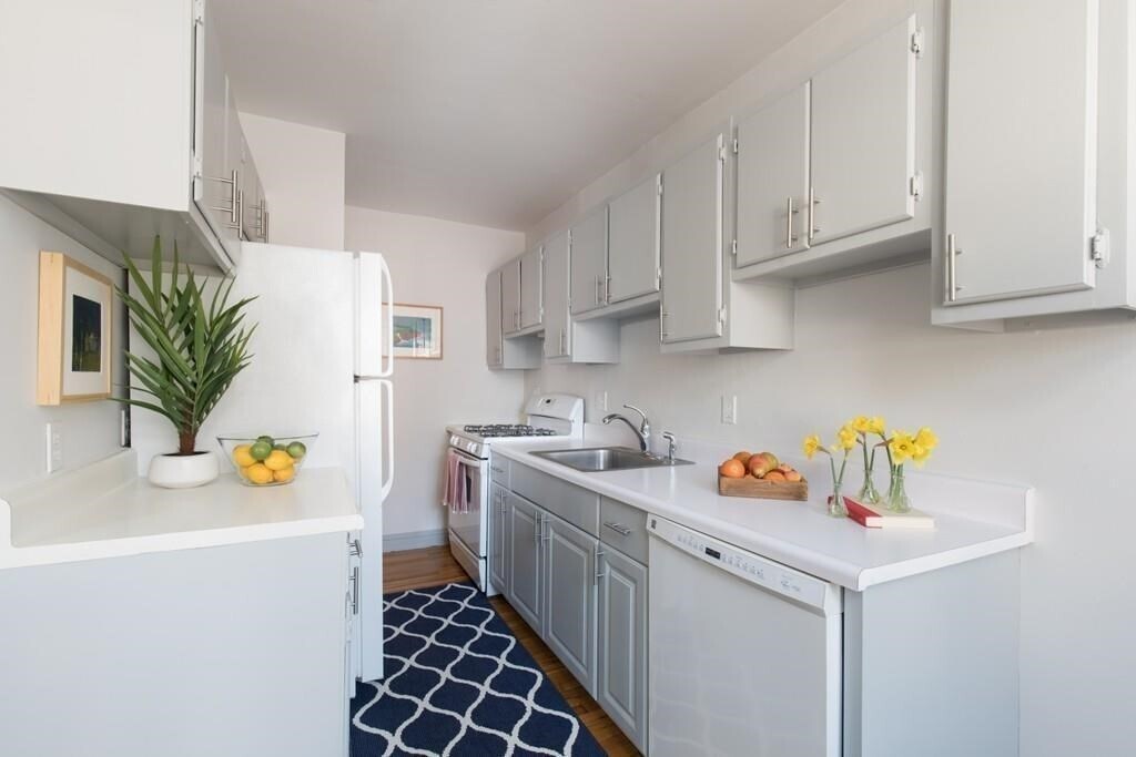 Building Photo - 395 Broadway