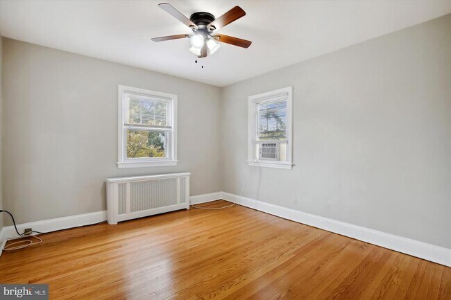 Building Photo - 619 S Garfield St