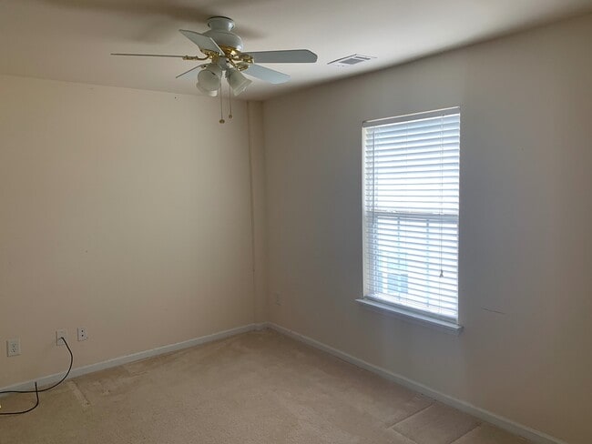 Building Photo - End Unit Townhome located in the Covington...