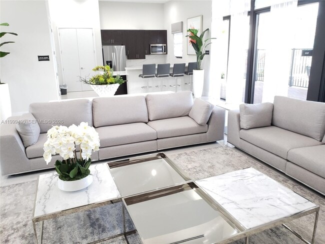 Building Photo - 949 NE 211th St