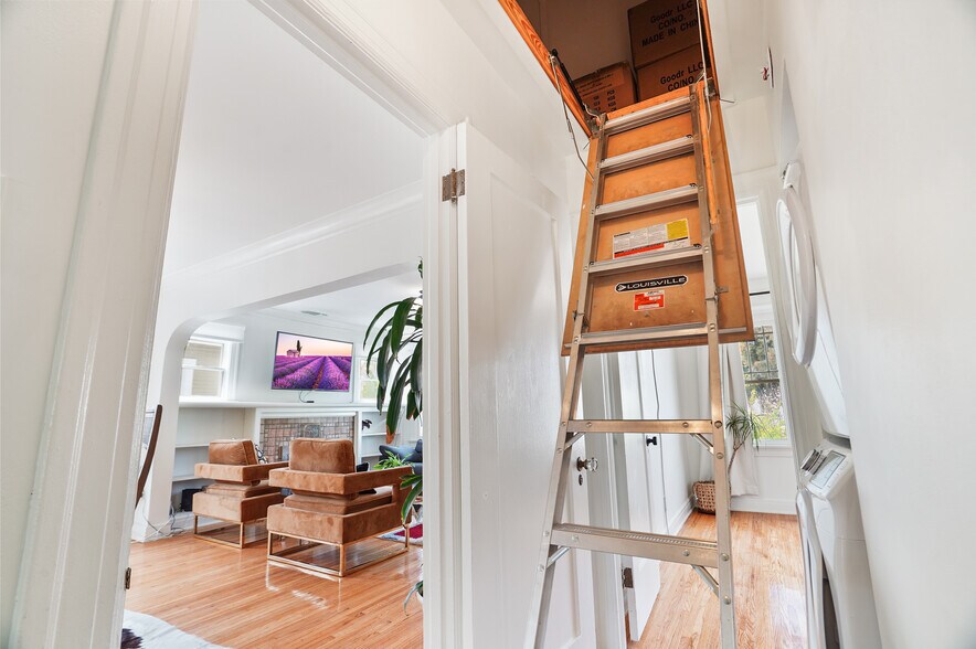 Building Photo - 4170 3rd Ave
