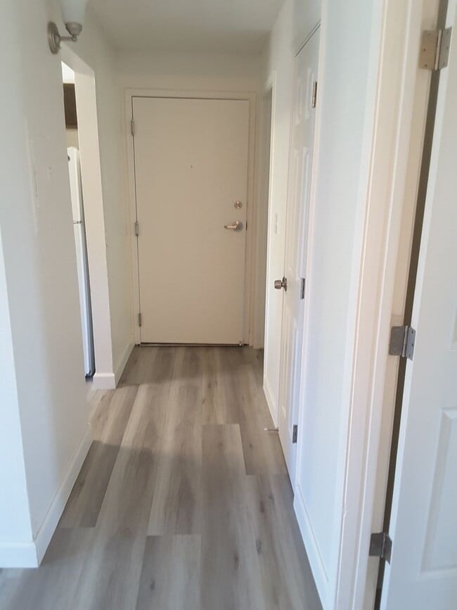 Building Photo - NEWLY REMODELED, SPACIOUS 2 BEDROOM 1 BATH CONDO IN WILDCREEK GARDENS