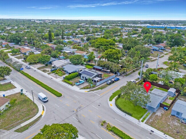 Building Photo - 5341 N Andrews Ave