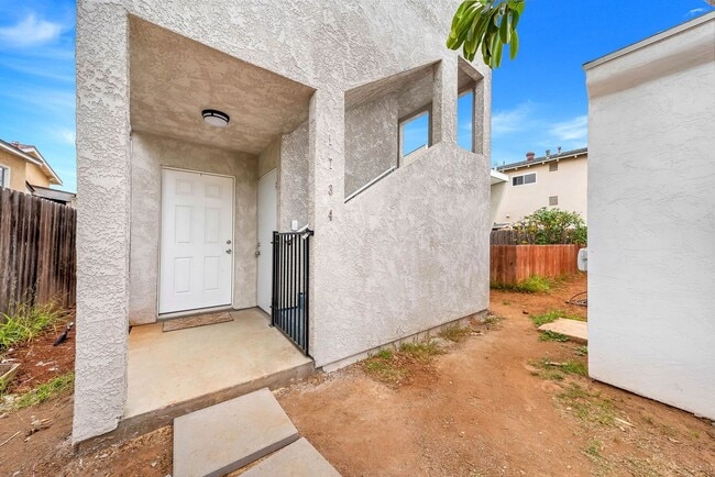 Building Photo - 1736-40 Dahlia Ave