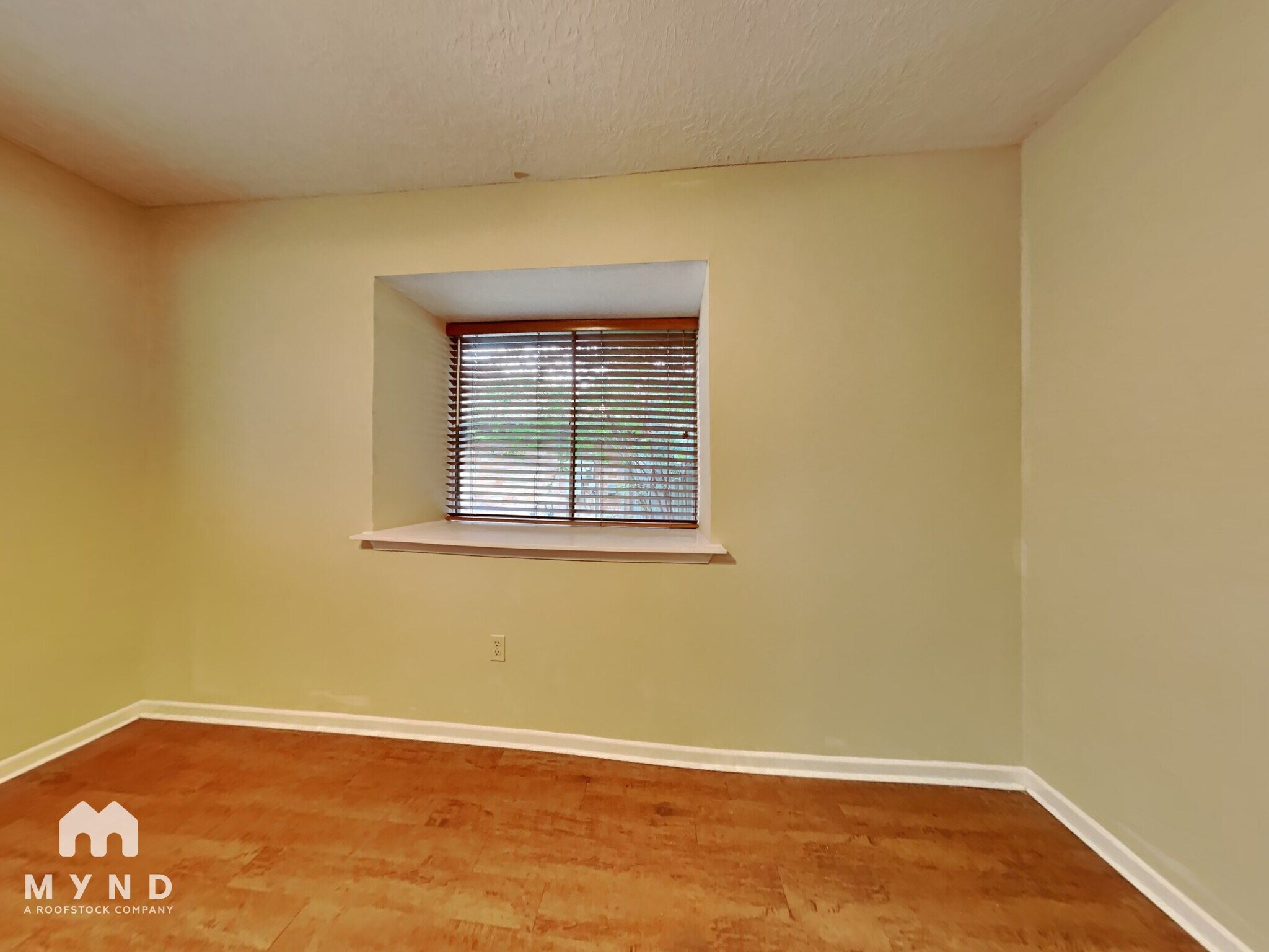 Building Photo - 3430 Deer Valley Dr