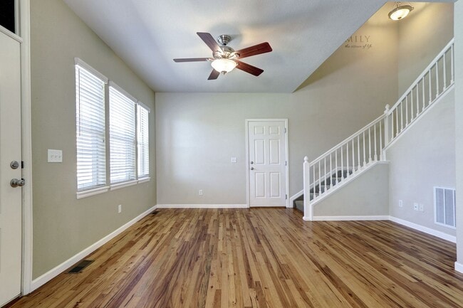 Building Photo - The Meadows townhome 3 bed 2 bath, in Morgan's Run Community!