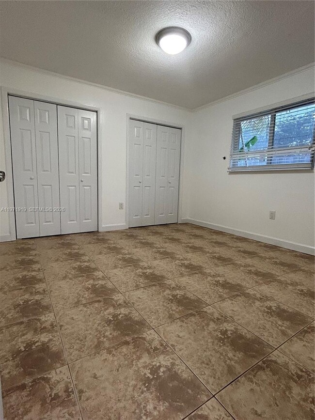 Building Photo - 230 SW 30th Ave