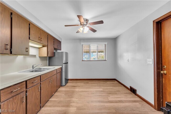 Building Photo - 19500 Lakeshore Blvd