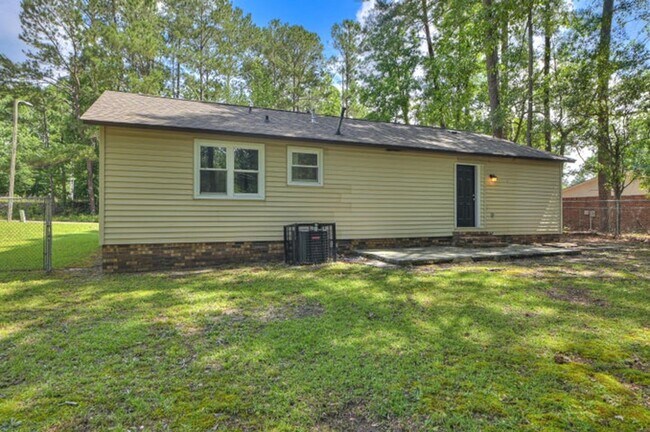 Building Photo - Updated Hephzibah Home with Covered Parking