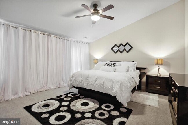 Building Photo - 1215 Benjamin Dr