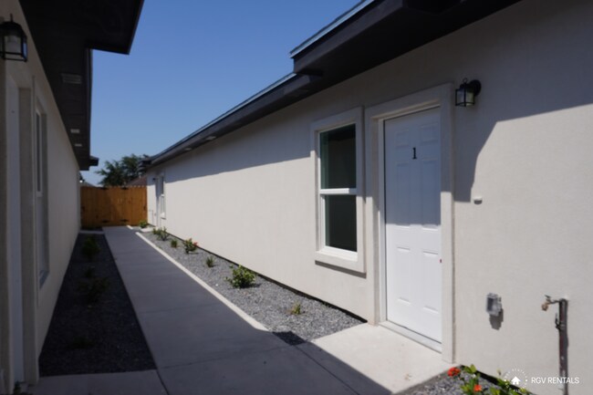 Building Photo - 1004 Sugar Gdn Dr