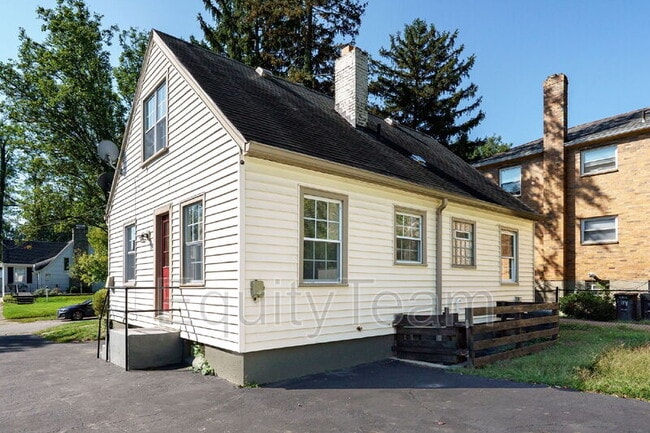 Building Photo - 3918 Odin Ave