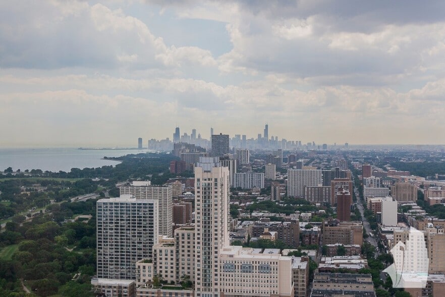 Building Photo - 5415 N Sheridan Rd