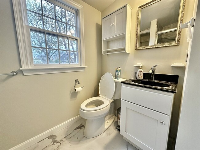 Building Photo - 25 Warren Ave