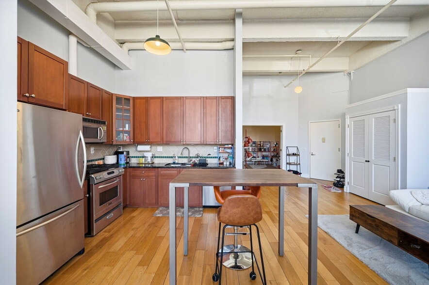 Building Photo - 300 COMMUNIPAW Ave