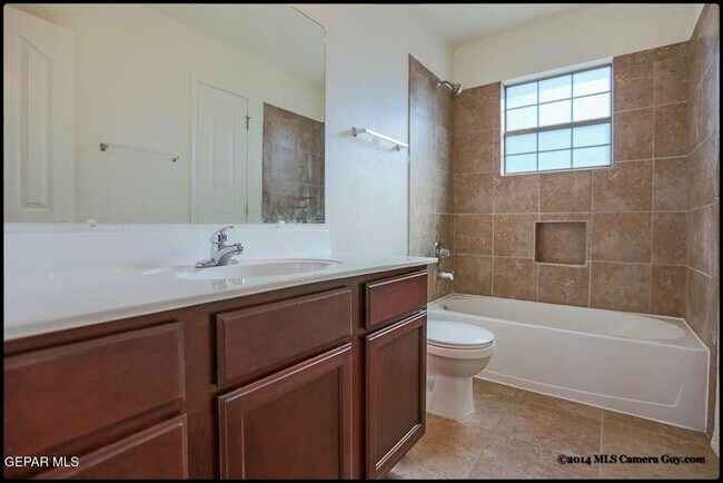 Building Photo - 1345 Fito Hernandez St