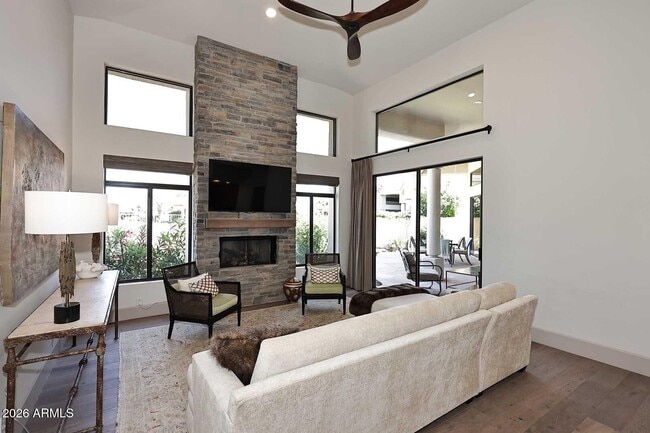 Building Photo - 8334 E Jenan Dr