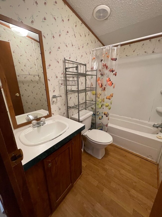 Building Photo - 3 BR, 2 BA doublewide in Pikeville!