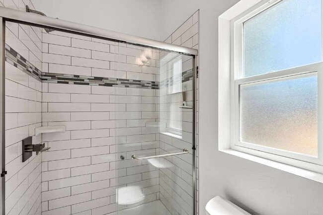 Building Photo - Charming 4-Bedroom Ashland Home with ADU, ...