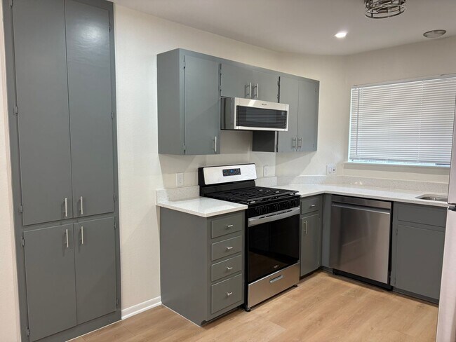 Building Photo - D.Schrager Properties5 (6009 Shadow Valley Cv)