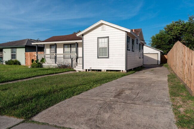 Building Photo - 1538 S 19th St