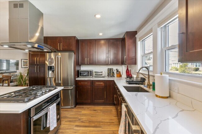 Building Photo - 17 Cedar Terrace