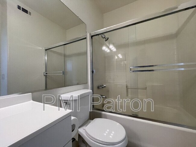 Building Photo - 4548 Montecito Dr