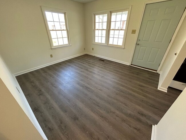Building Photo - Updated 2/1 House in South Rome $995