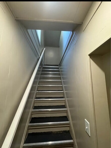 Building Photo - 1026 S 3rd Ave