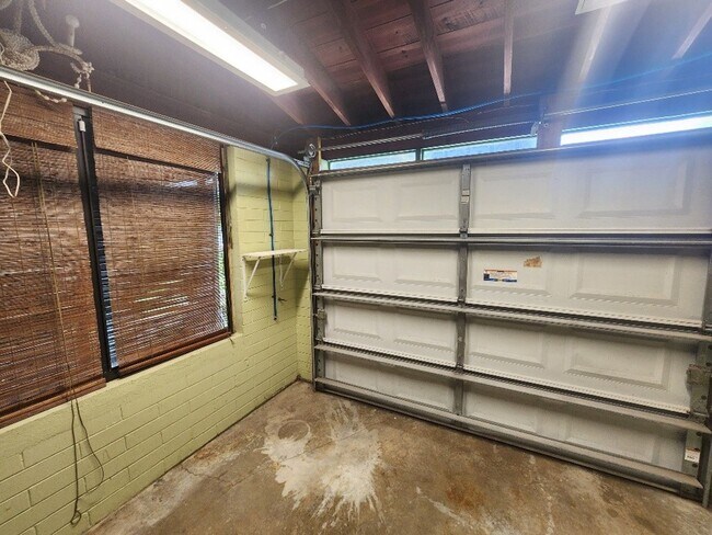Building Photo - 906 2nd Ave E